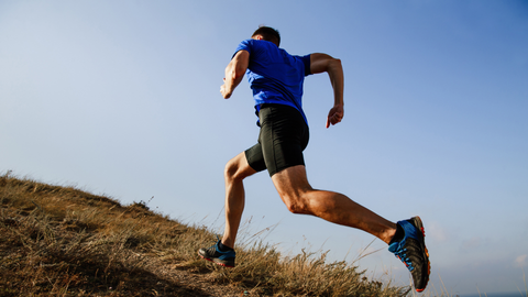 ¿Qué tomar después de una carrera? Guía completa de recuperación 2025